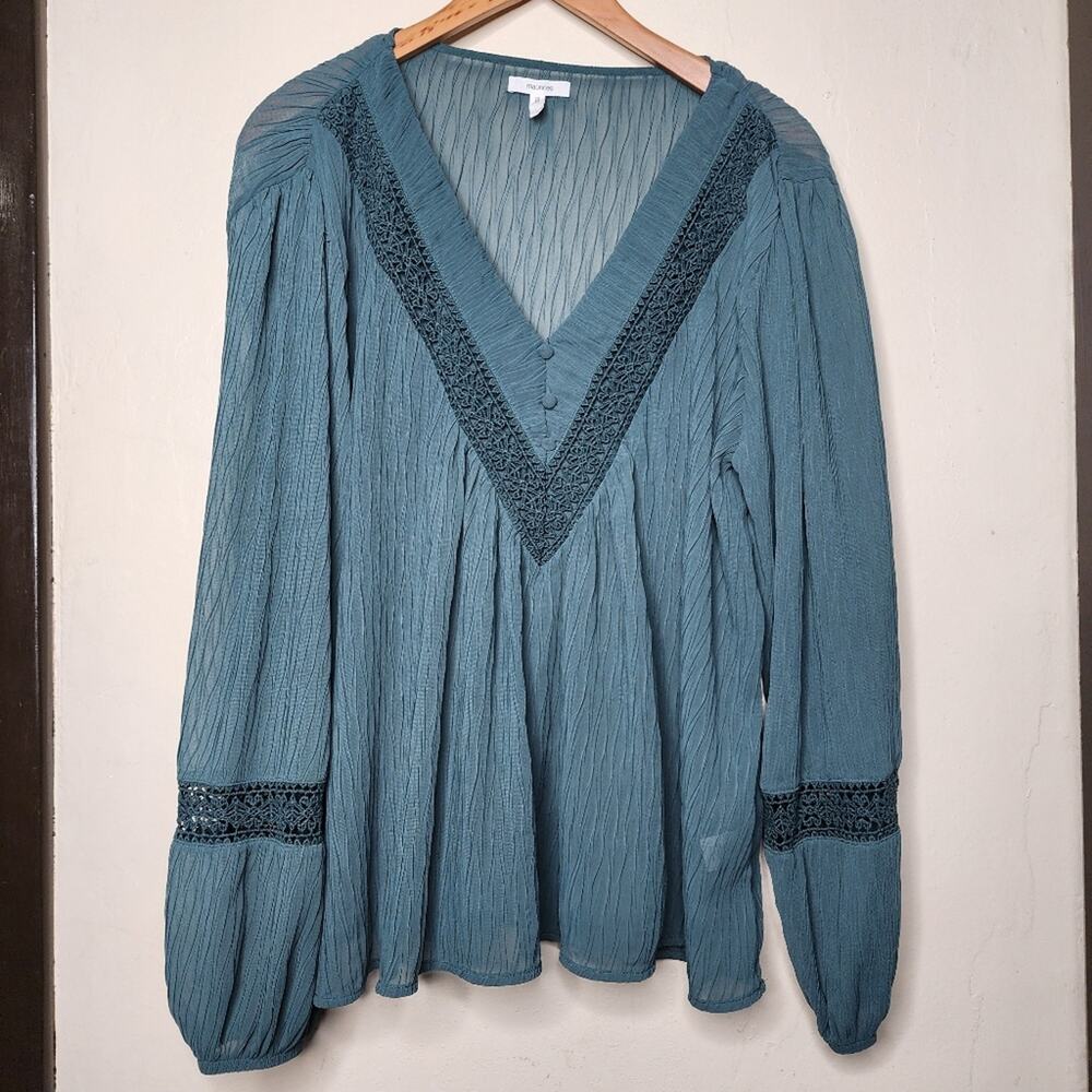🌻3 For $18 Maurices Green Peasant Blouse Long Sleeve